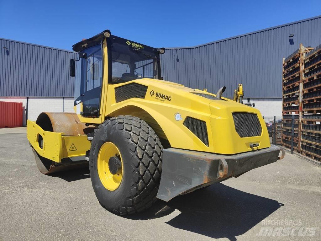 Bomag BW 211 D-50 Kolesni valjarji s pnevmatikami