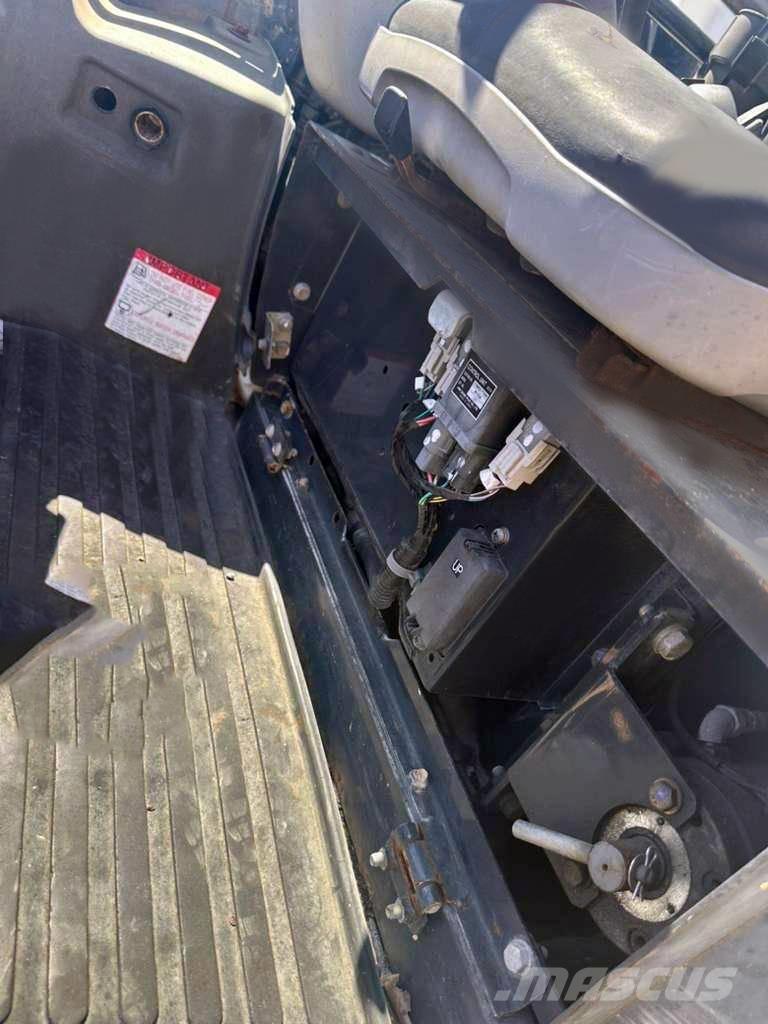 Hitachi ZX 27 U Mini bagri <7t