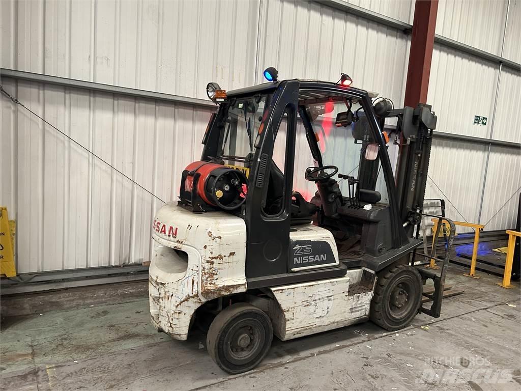 Nissan U1D2A25 Plinski viličarji