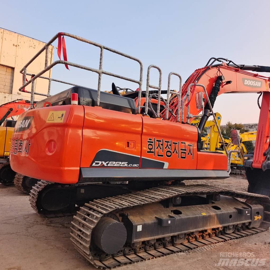 Doosan 225 LC Bagri goseničarji