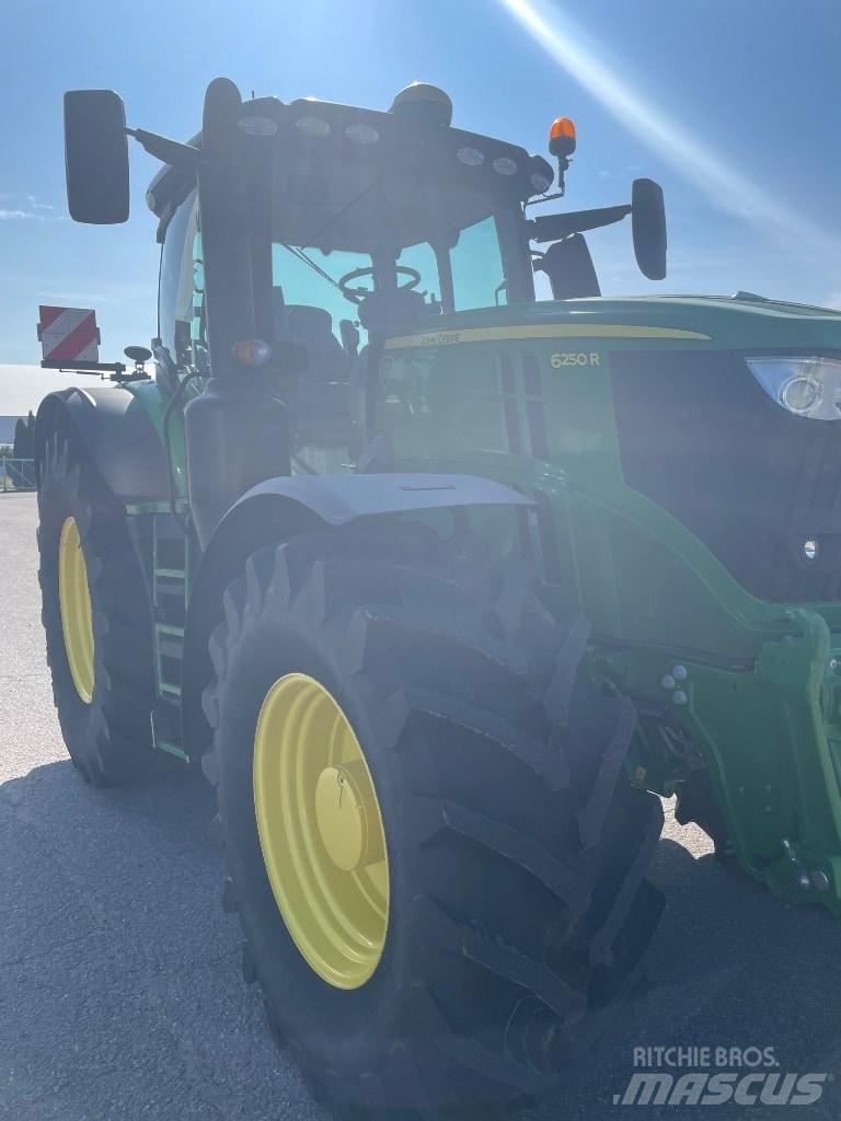 John Deere 6250 R Traktorji