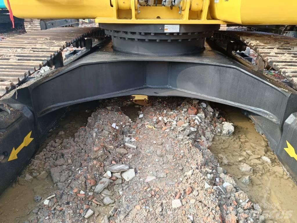 Komatsu PC 200-8 Bagri goseničarji