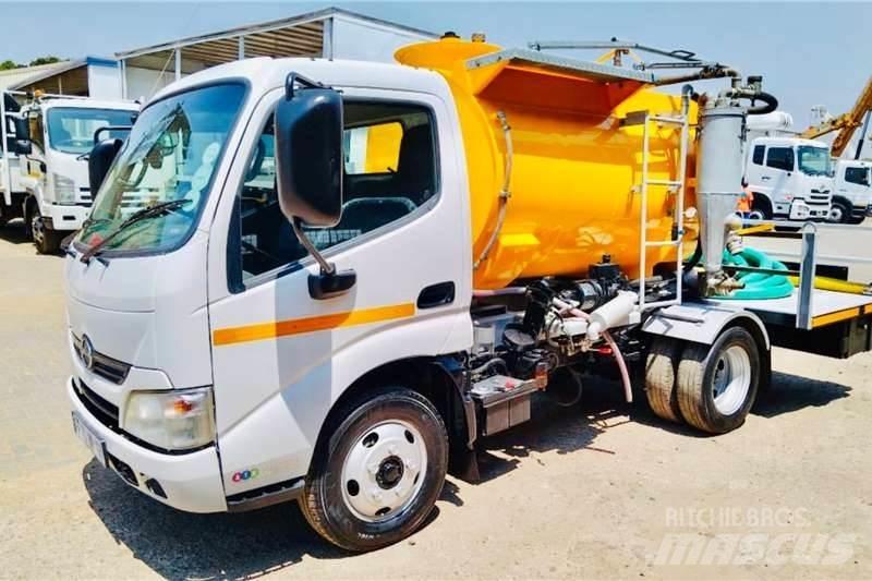 Hino 300 614 Drugi tovornjaki