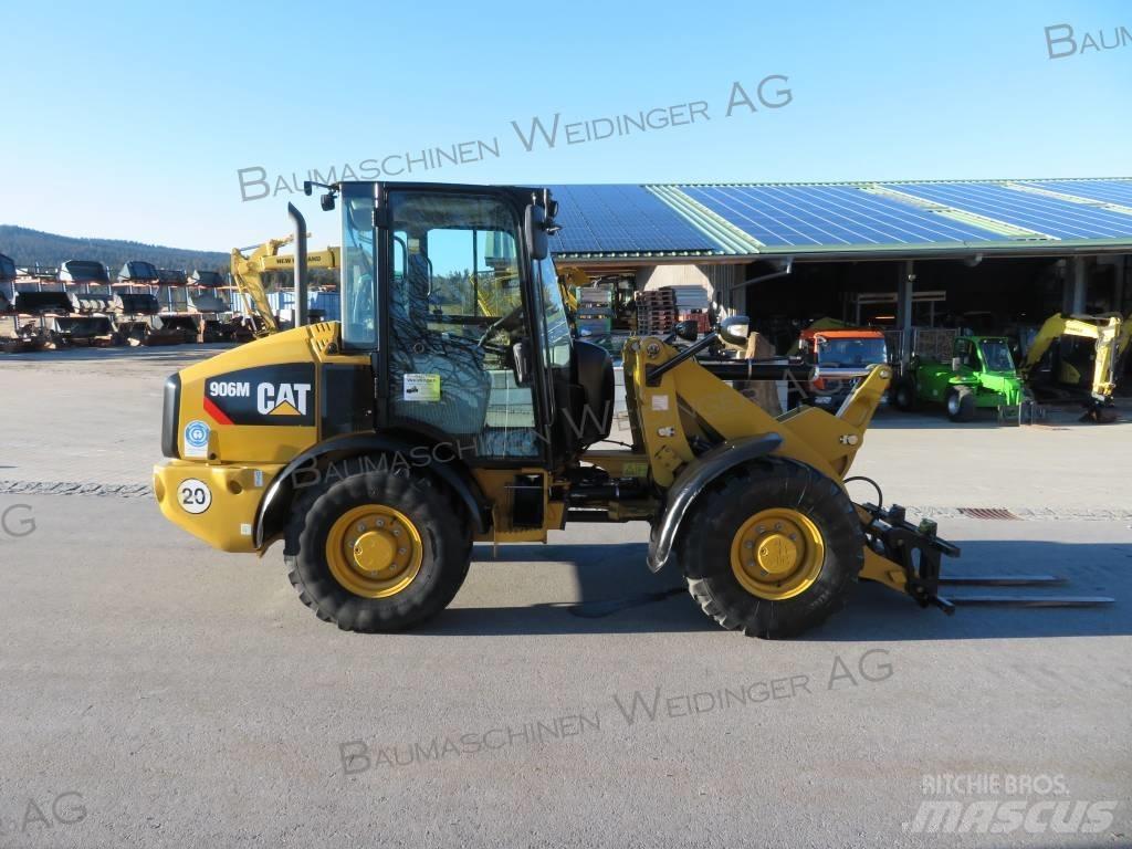 CAT 906M Kolesni nakladalci