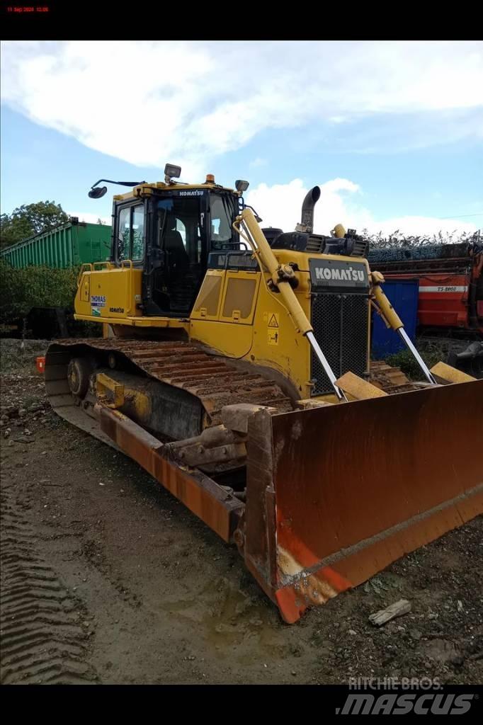 Komatsu D 65 PX-18 Buldožerji goseničarji