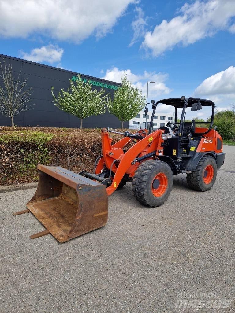Kubota R 070 Kolesni nakladalci