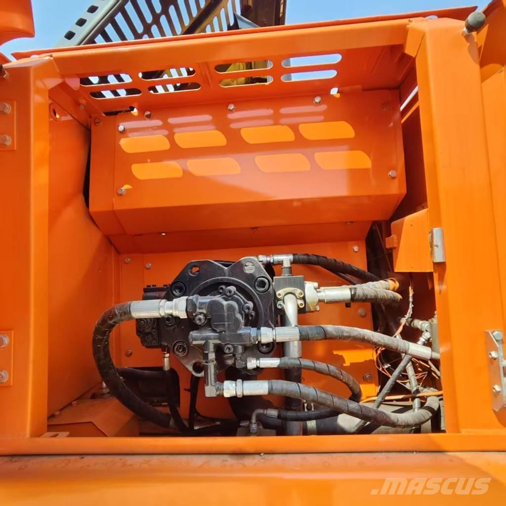 Doosan DX 225 LC Bagri goseničarji