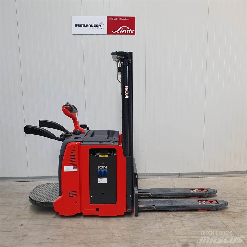 Linde D12AP Ročni električni viličar