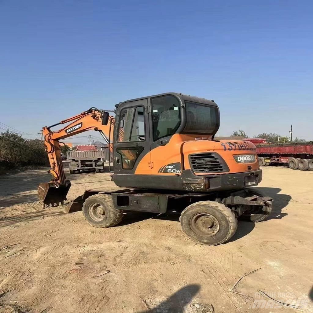 Doosan DX60W Bagri na kolesih