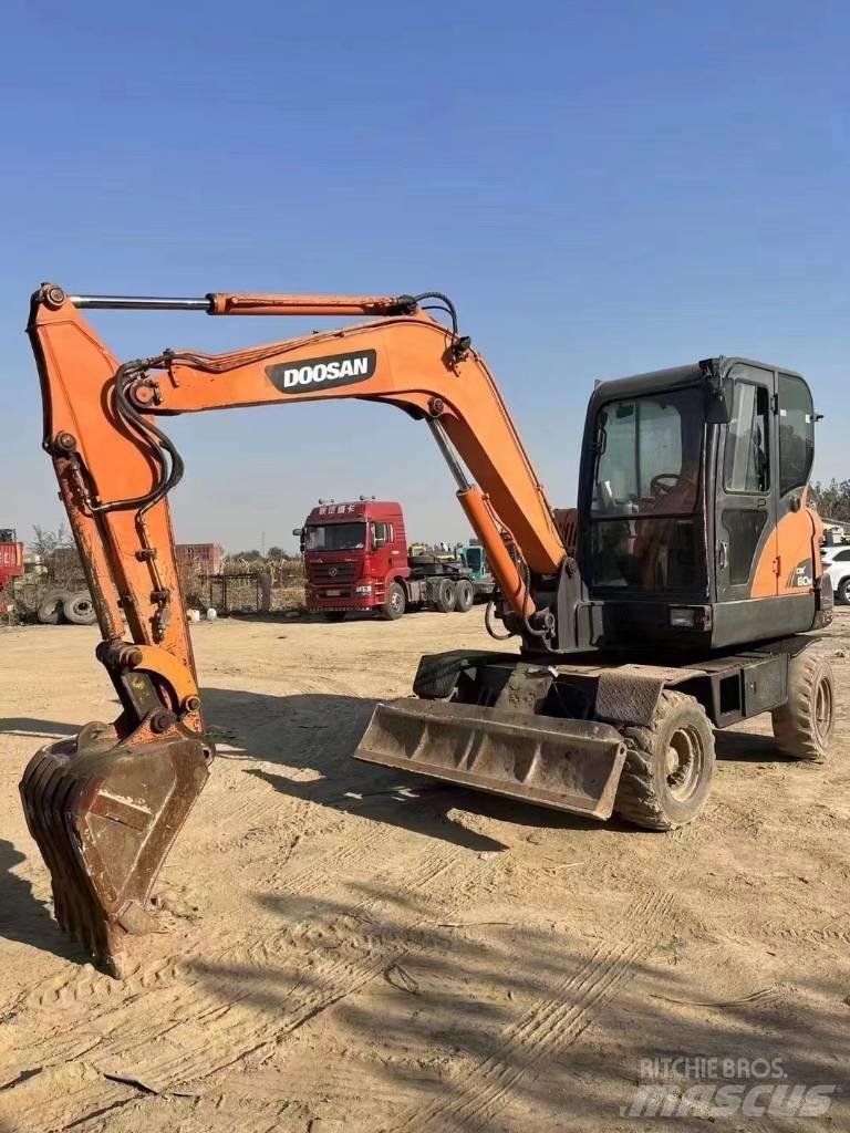 Doosan DX60W Bagri na kolesih
