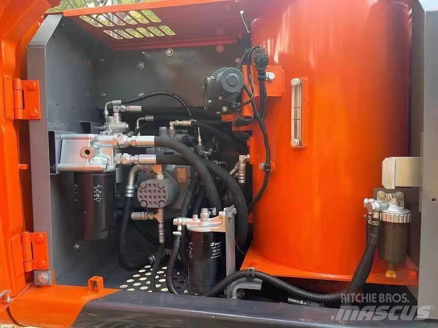 Hitachi ZX120 Bagri goseničarji