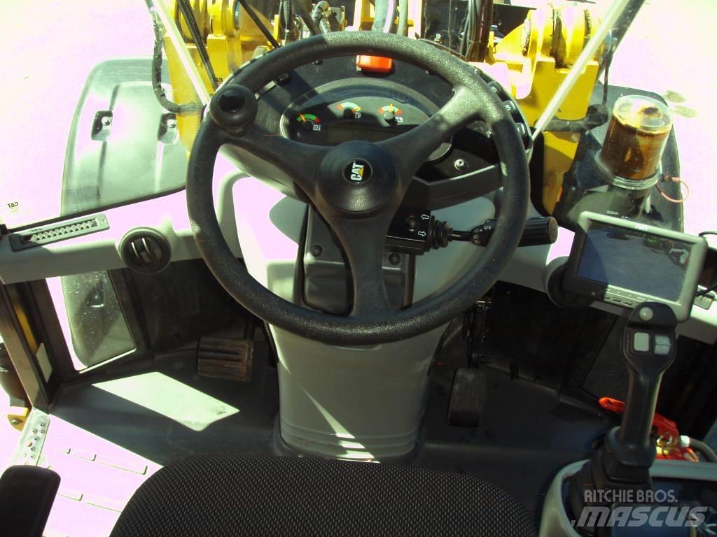 CAT 906 M Kolesni nakladalci