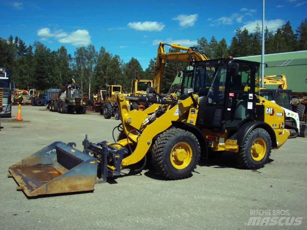 CAT 906 M Kolesni nakladalci