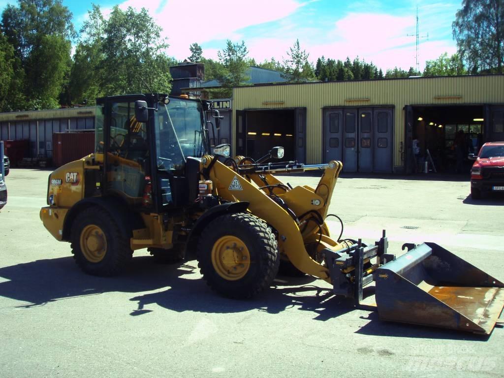CAT 906 M Kolesni nakladalci