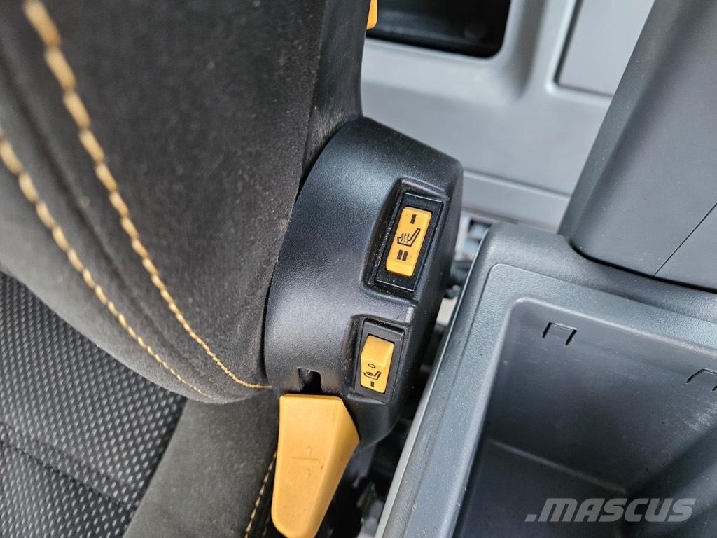 CAT 323 Bagri goseničarji