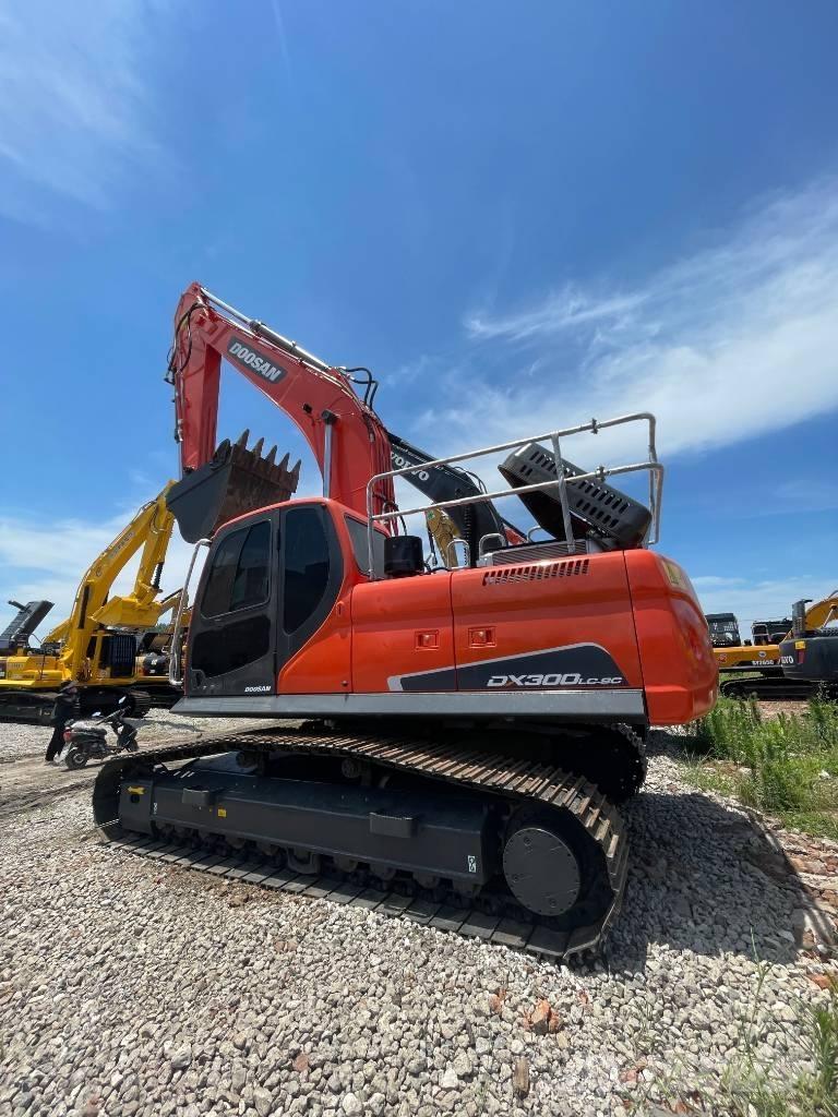 Doosan DX 300 LC Bagri goseničarji