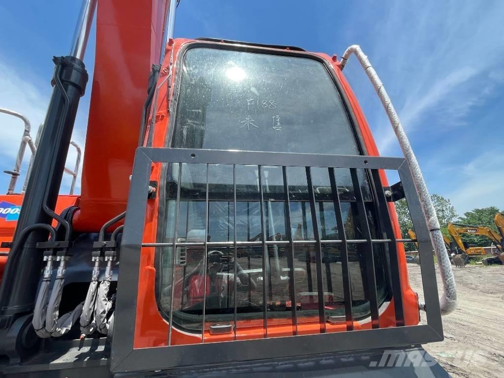 Doosan DX 300 LC Bagri goseničarji