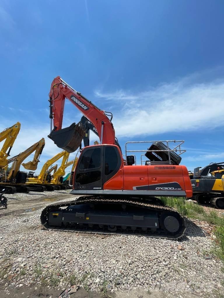 Doosan DX 300 LC Bagri goseničarji