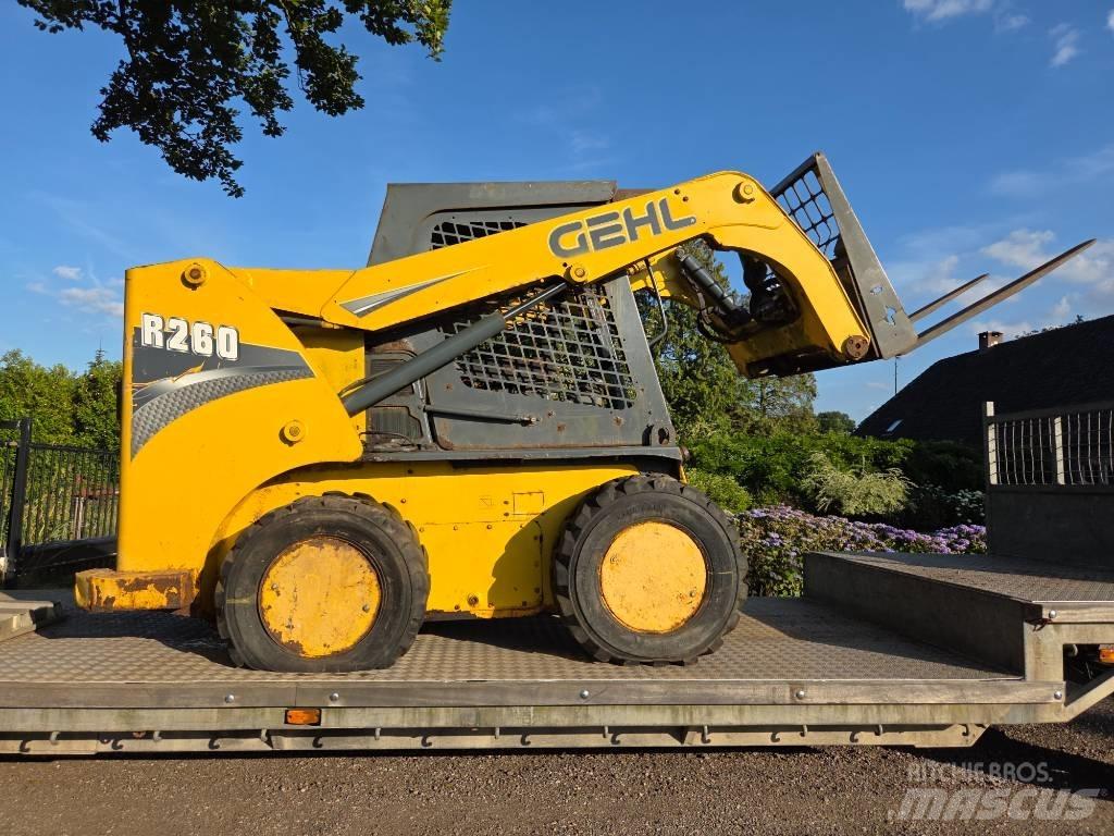 Gehl R 260 DEFECT!! Skid steer mini nakladalci