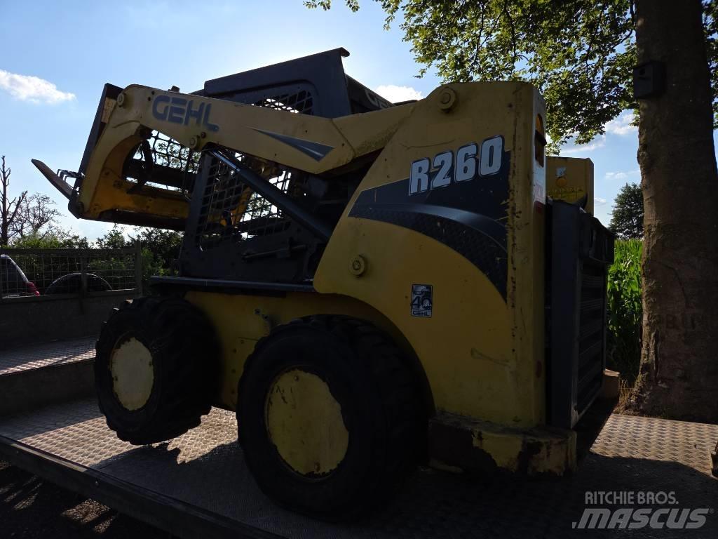 Gehl R 260 DEFECT!! Skid steer mini nakladalci