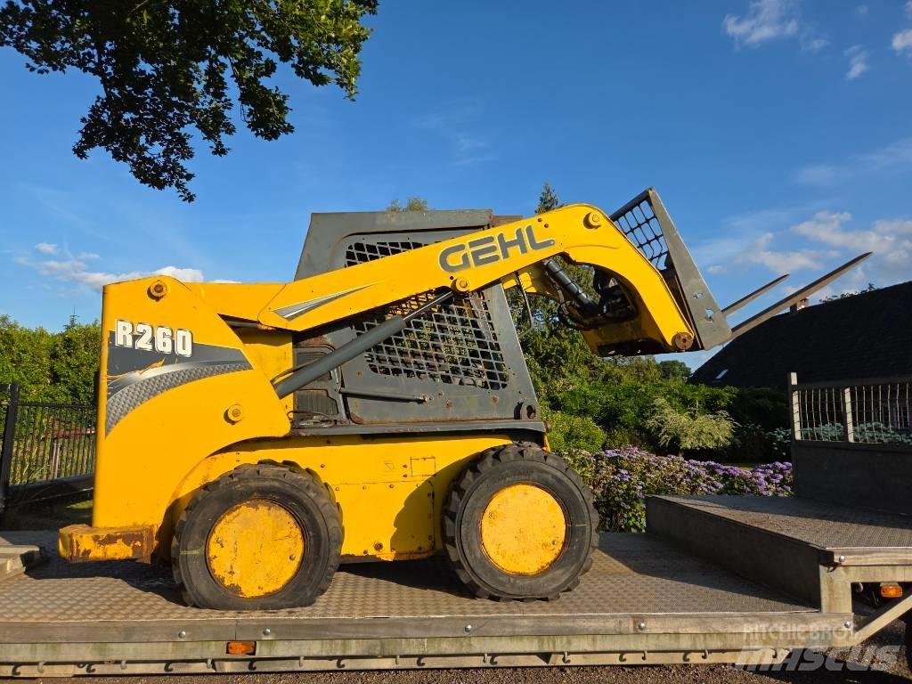 Gehl R 260 DEFECT!! Skid steer mini nakladalci