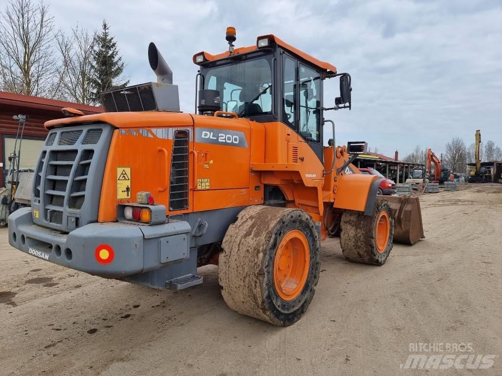 Doosan DL 200-3 Kolesni nakladalci