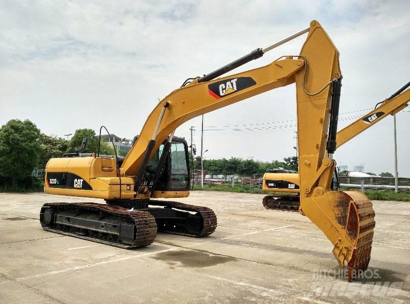 CAT 323 Bagri goseničarji