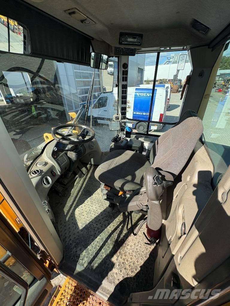 Volvo L110F Kolesni nakladalci