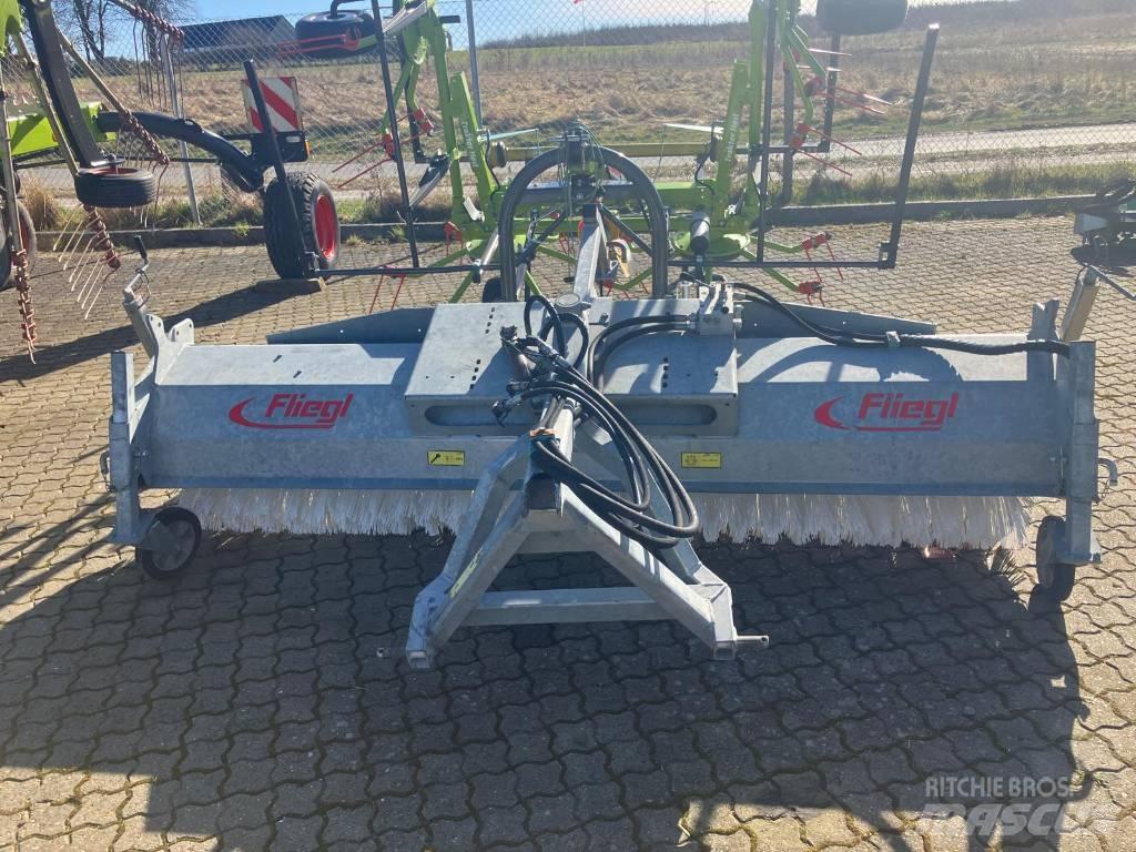 Fliegl Kost 2,8 m. Druga oprema za traktorje