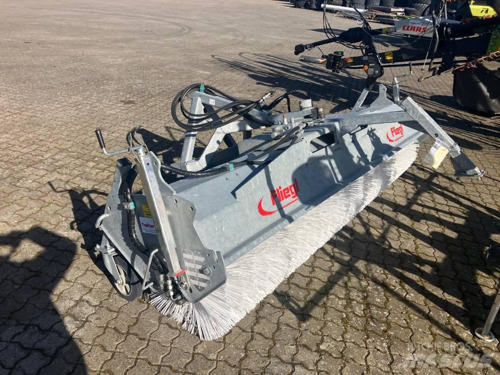 Fliegl Kost 2,8 m. Druga oprema za traktorje
