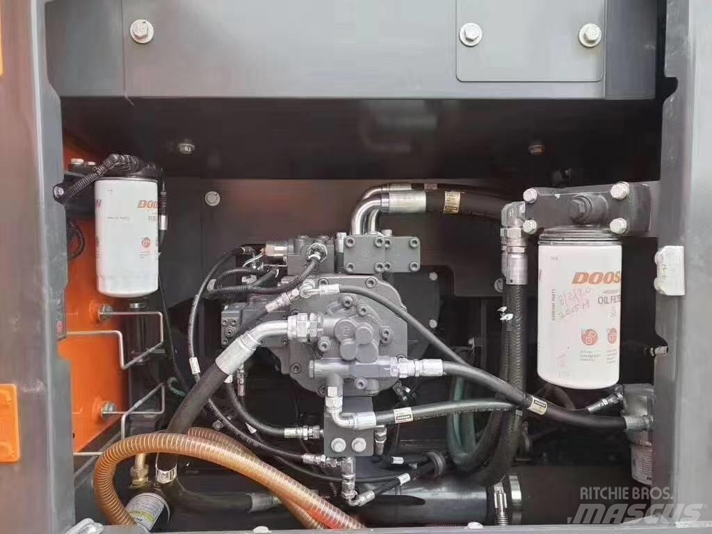 Doosan DX 225 LC Bagri goseničarji
