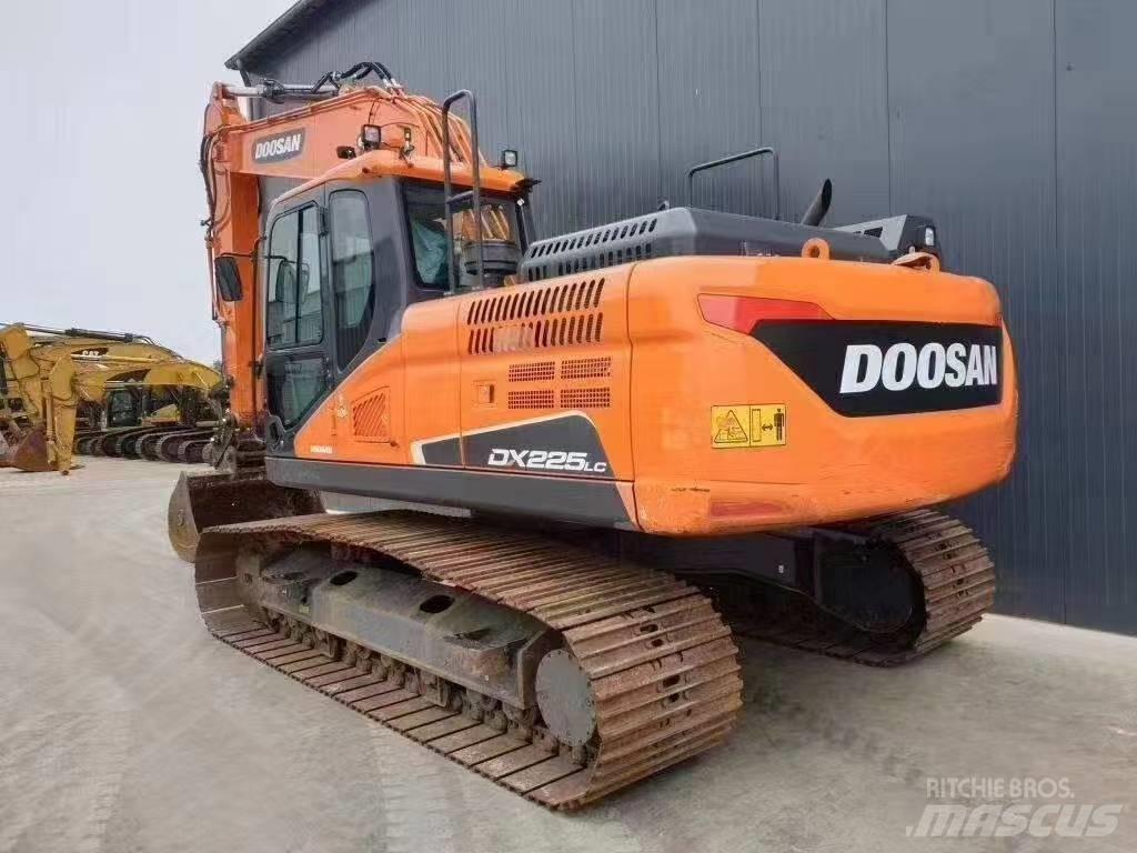 Doosan DX 225 LC Bagri goseničarji