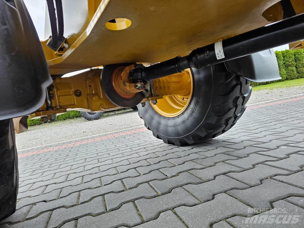 CAT 906 M Kolesni nakladalci