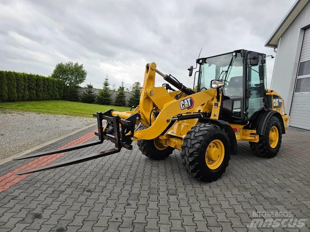 CAT 906 M Kolesni nakladalci