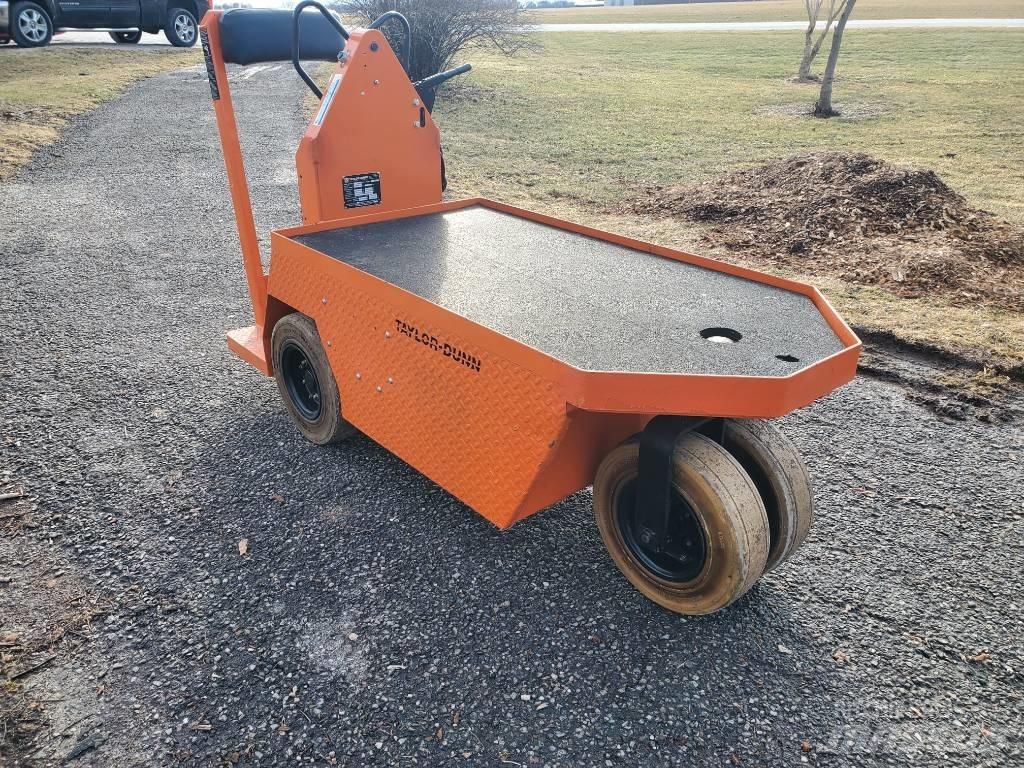 Taylor-Dunn SC100 Vlečna vozila