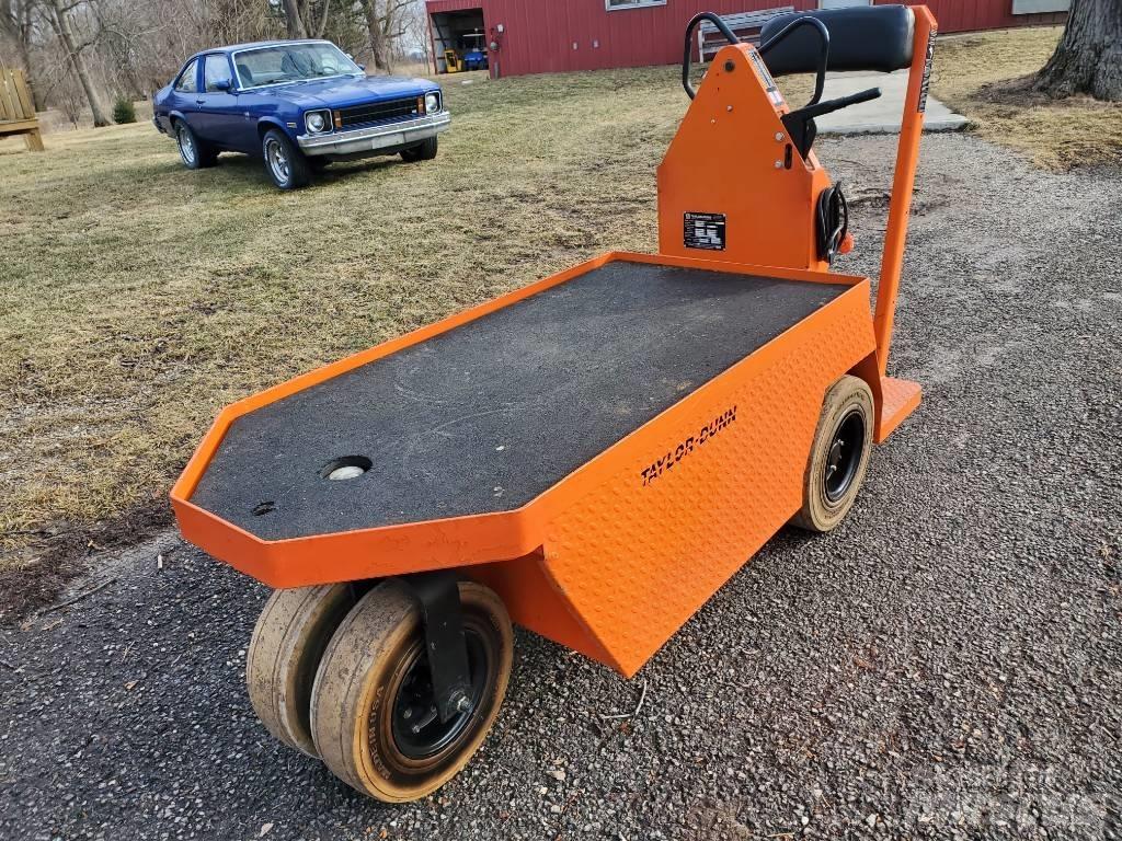 Taylor-Dunn SC100 Vlečna vozila