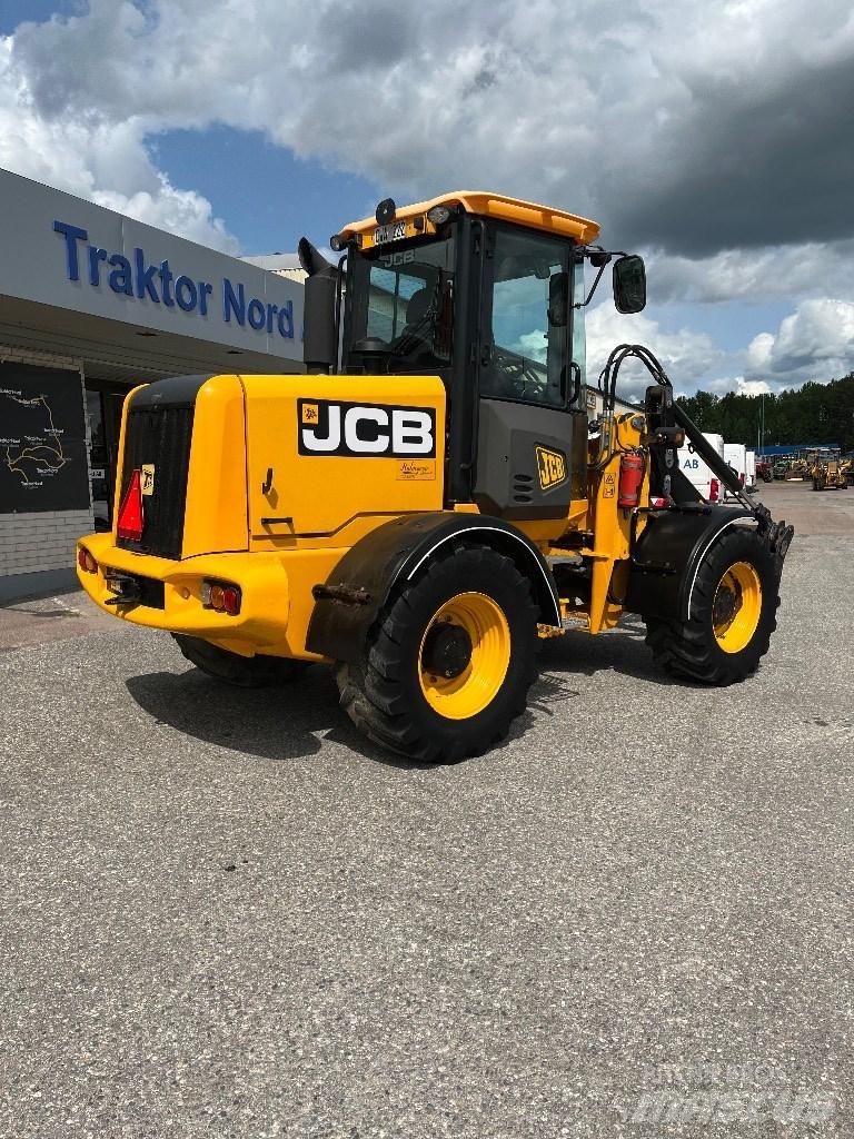 JCB 411 HT 6400 Tim Kolesni nakladalci