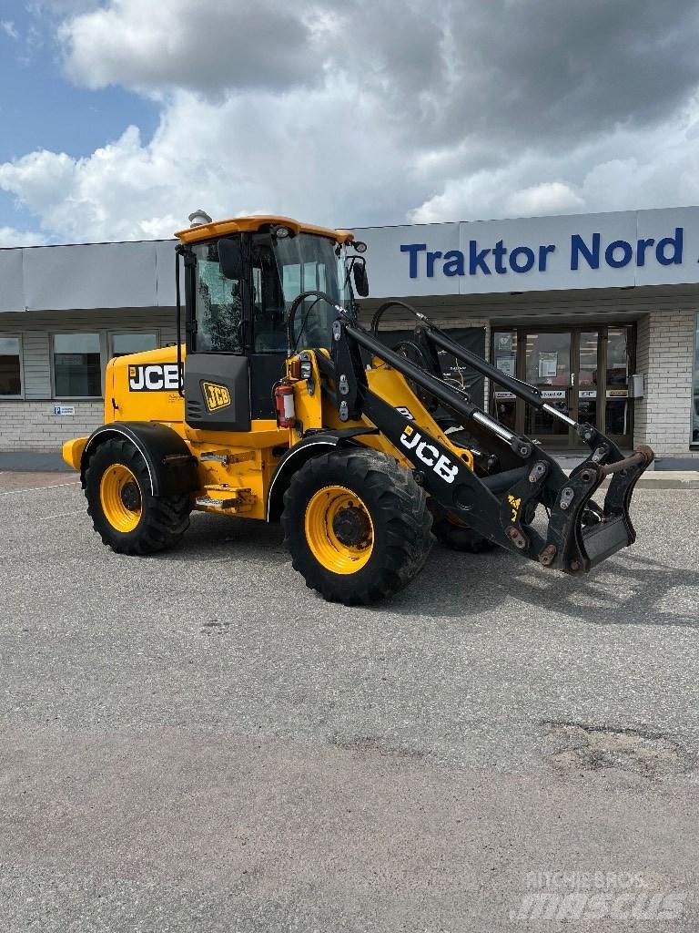 JCB 411 HT 6400 Tim Kolesni nakladalci