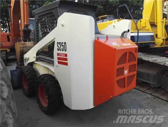 Bobcat S 250 Skid steer mini nakladalci