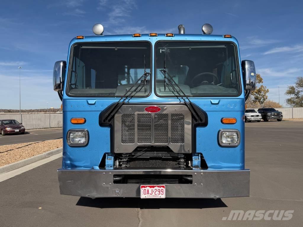 Peterbilt 320 Razstavljivi tovornjaki z žičnimi dvigali