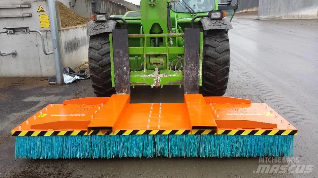 M3 Broom Sweeper SI Cestni pometači