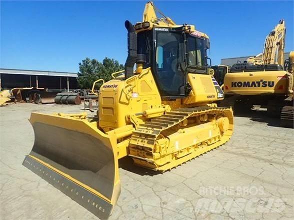 Komatsu D51EXi-24 Buldožerji goseničarji