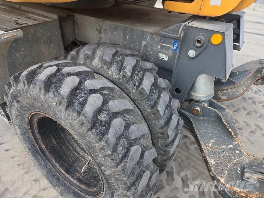 Liebherr 912 COMPACT Bagri na kolesih