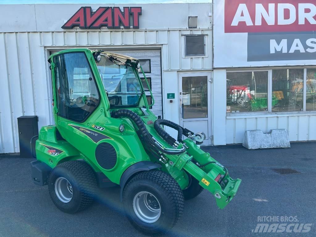 Avant E 527 Med  hytt Skid steer mini nakladalci
