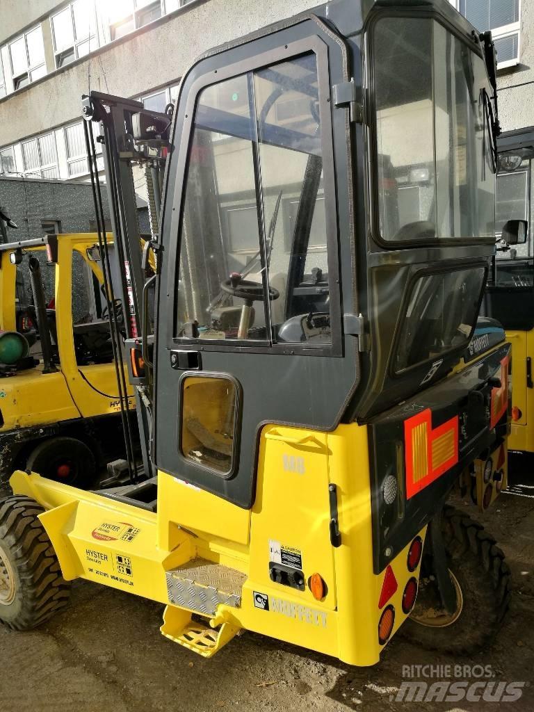 Moffett M8 35.3 Terenski viličar