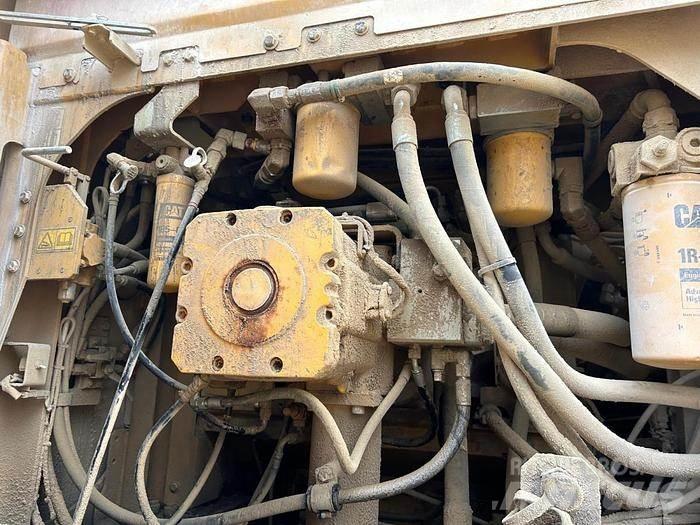 CAT 374 LME Posebni bagri