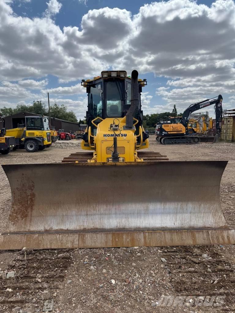 Komatsu D51PX-24 Buldožerji goseničarji