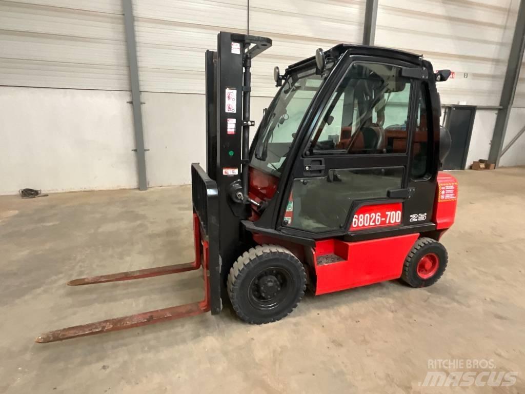 Nissan U1 D2 A 25 LQ Plinski viličarji