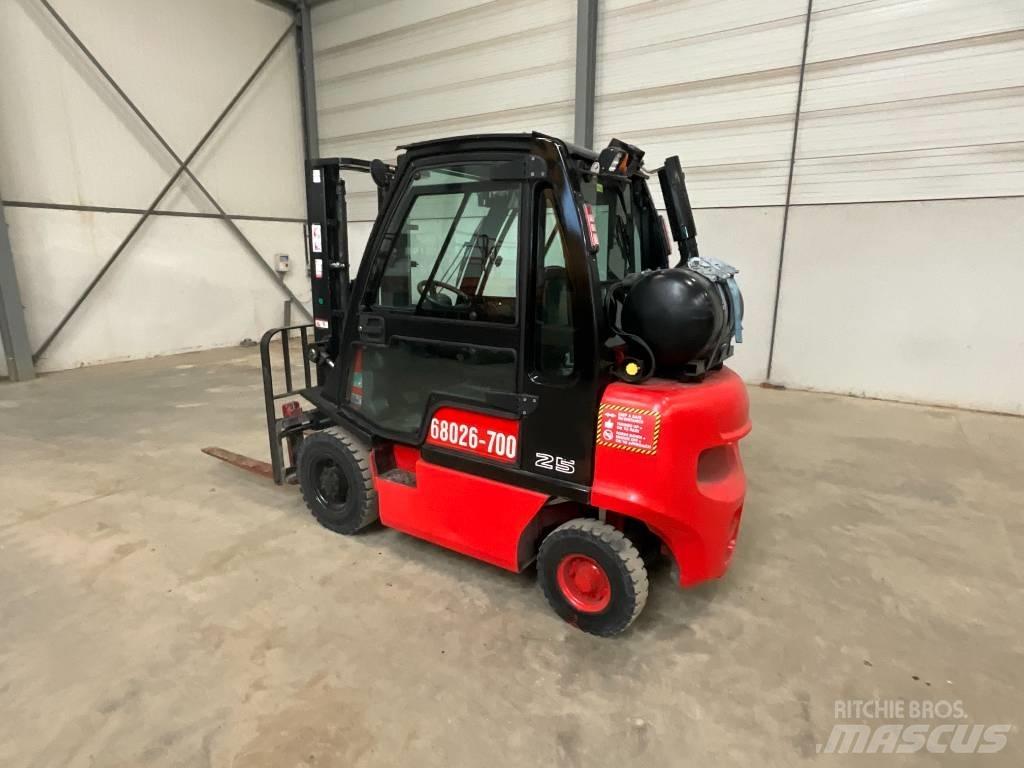 Nissan U1 D2 A 25 LQ Plinski viličarji