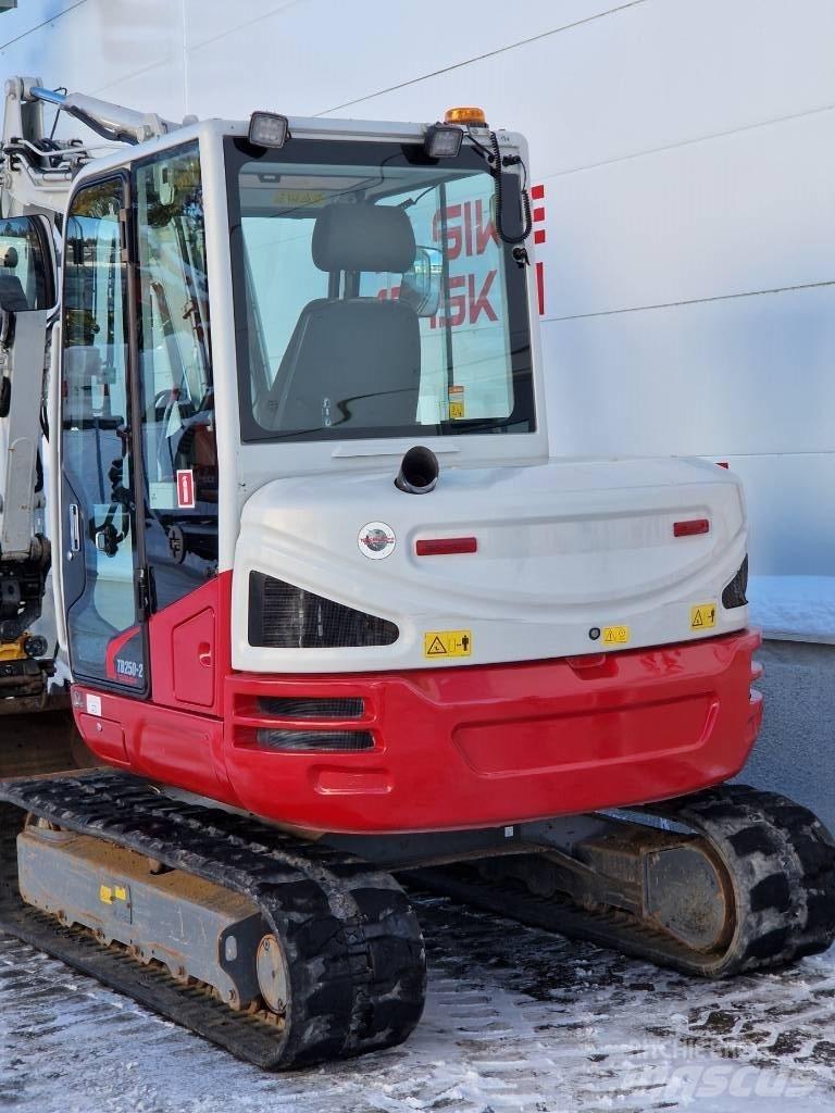 Takeuchi TB 250 Mini bagri <7t